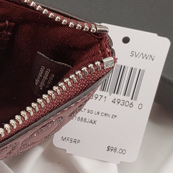 Coach Leather Corner Zip Wristlet in Wine color 🍷 - Picture 4 of 5